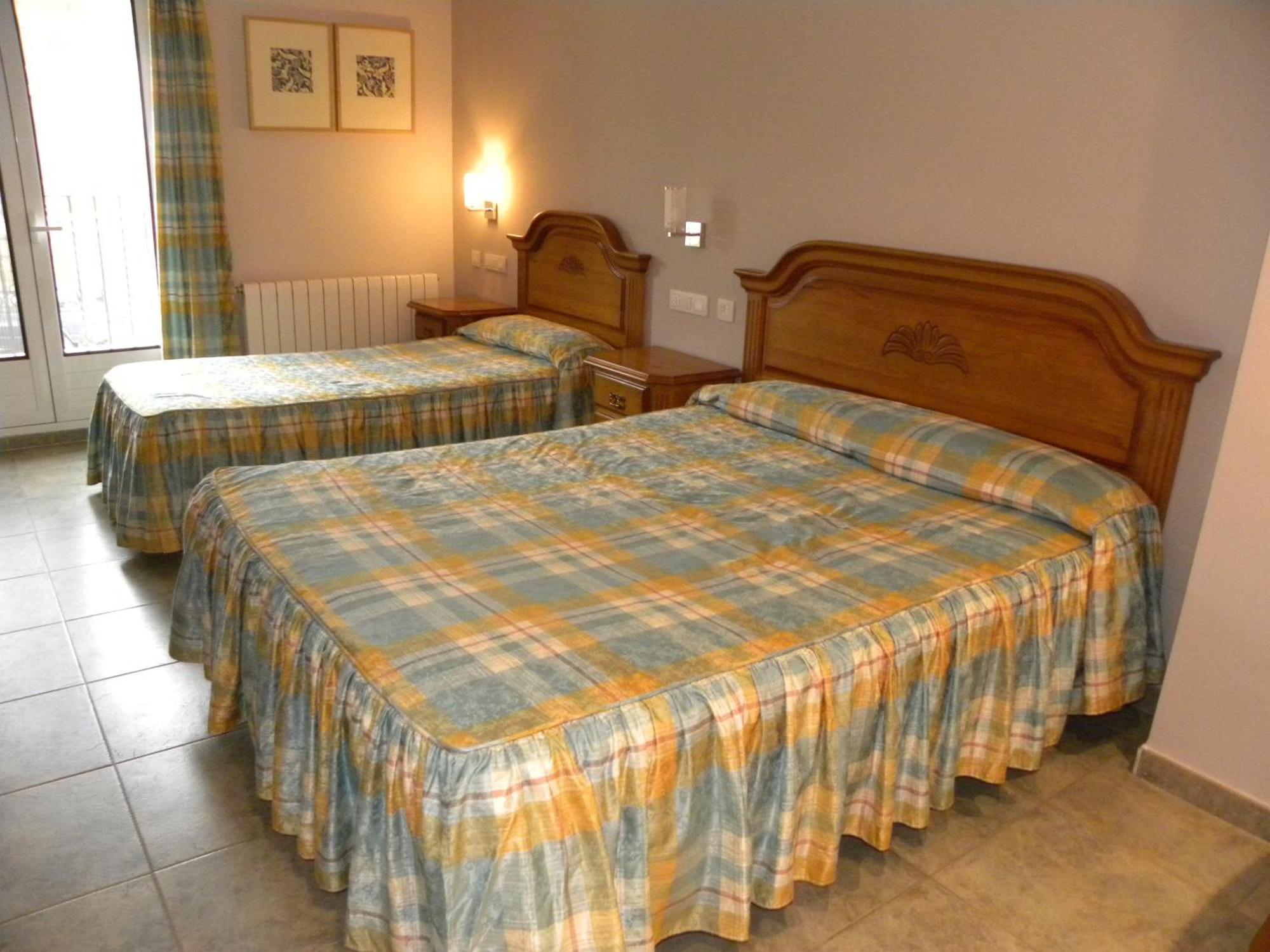 Hotel Duque De Calabria Мансанера Номер фото
