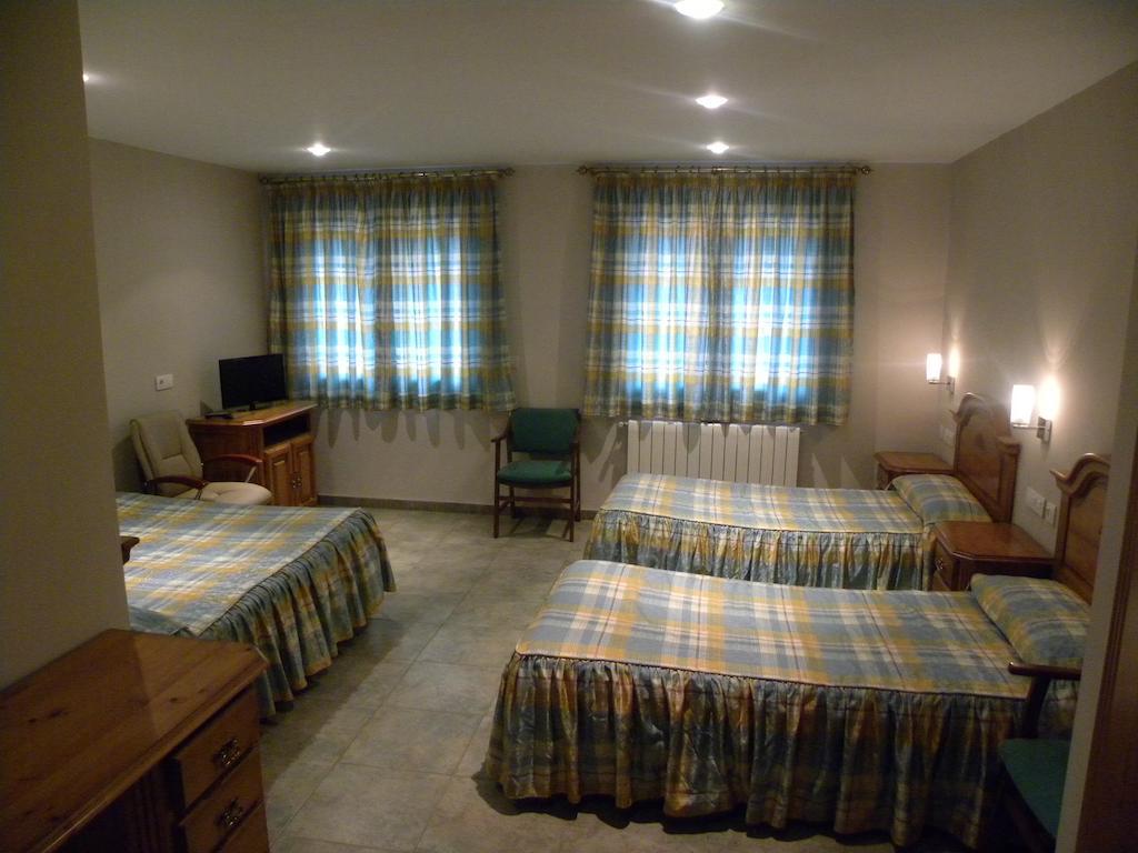 Hotel Duque De Calabria Мансанера Номер фото