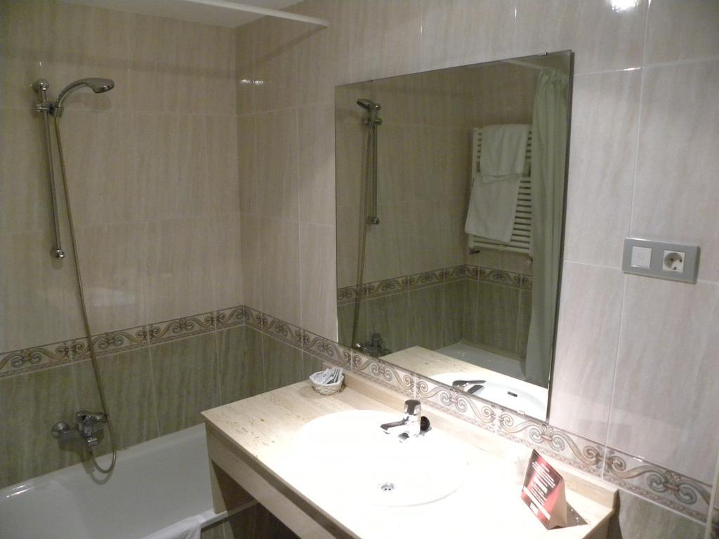 Hotel Duque De Calabria Мансанера Номер фото